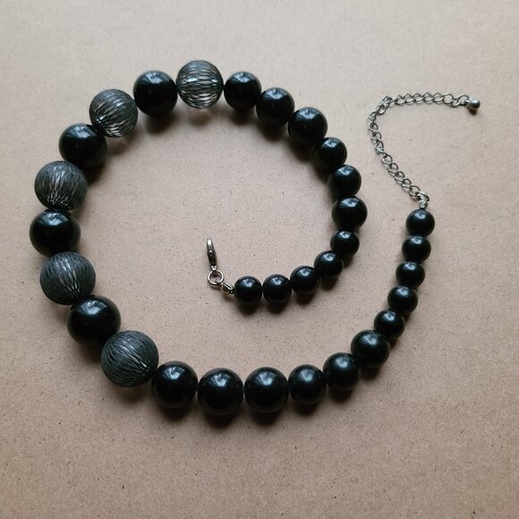 vintage etched bead necklace - Picture 3 of 4